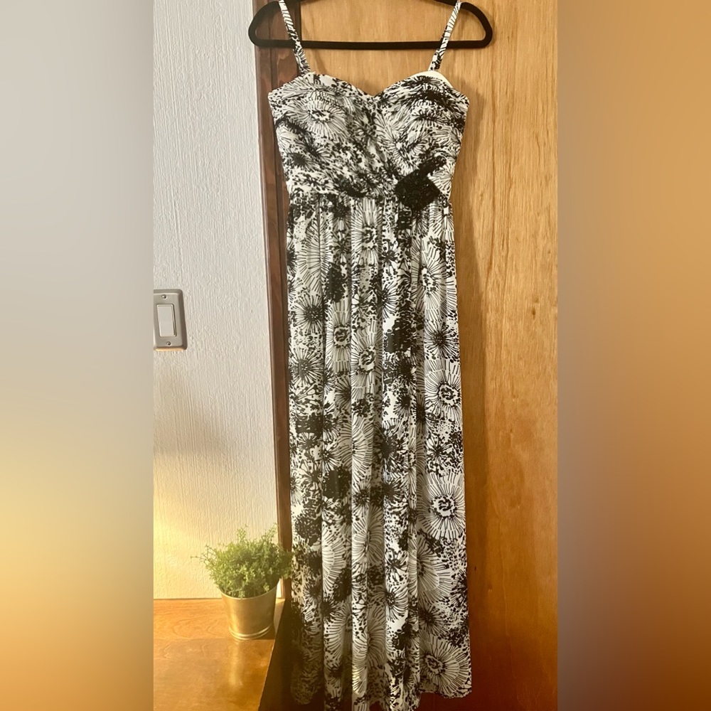 Adjustable black&white party dress.